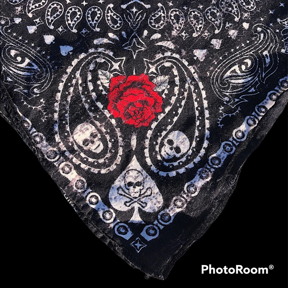 Skull & Roses Bandanna/scarf